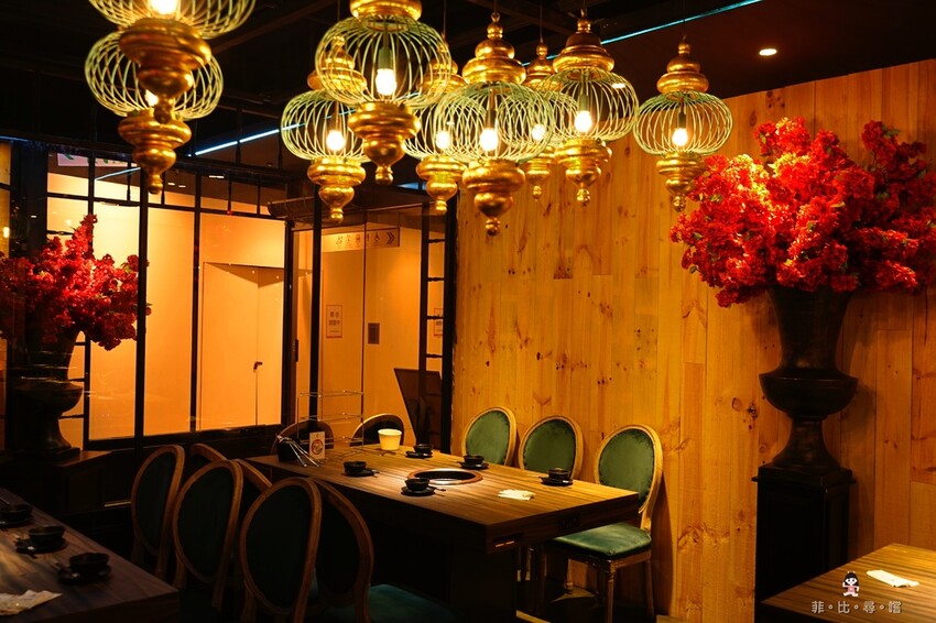 草莓控要爆動啦！辛巴適麻辣鍋 台北1號店 週年慶下殺全時段不分假日只要599元起 頂級肉品/大湖草莓/草莓甜點/生啤 通通讓你吃到爽！壽星還加碼白蝦吃到飽！ @兔貝比的菲比尋嚐