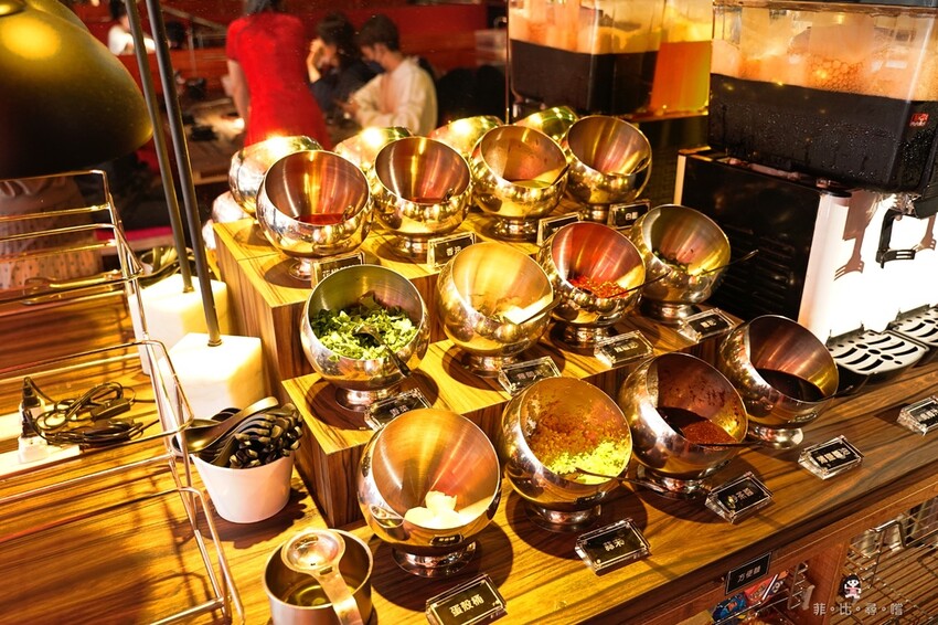 草莓控要爆動啦！辛巴適麻辣鍋 台北1號店 週年慶下殺全時段不分假日只要599元起 頂級肉品/大湖草莓/草莓甜點/生啤 通通讓你吃到爽！壽星還加碼白蝦吃到飽！ @兔貝比的菲比尋嚐