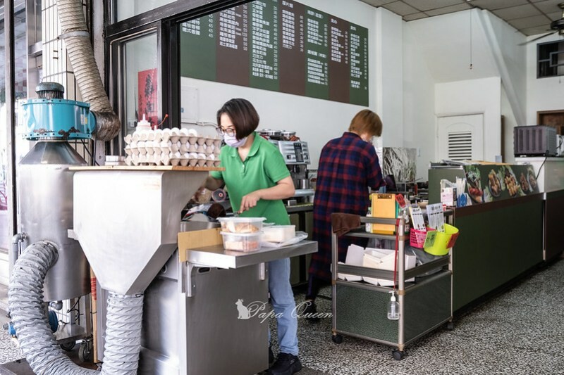 台中南屯｜早餐　早蔬早午餐～透早就有南洋風味鐵板麵／超大漢堡可以享用是一件美好的事啊！