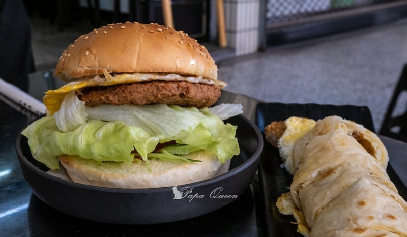 台中南屯｜早餐　早蔬早午餐～透早就有南洋風味鐵板麵／超大漢堡可以享用是一件美好的事啊！