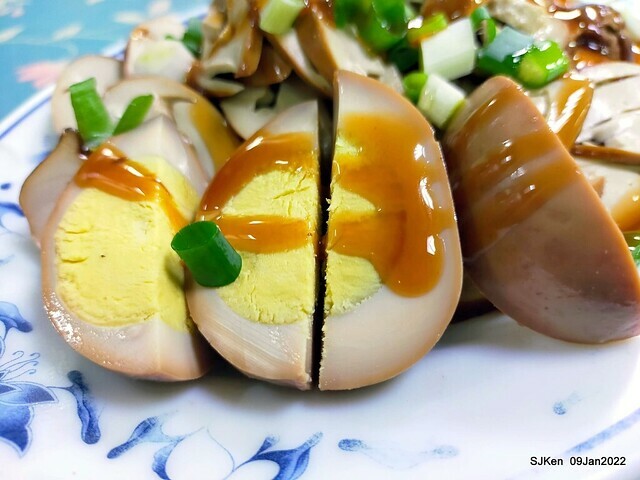 「萬媽媽麵攤」 (Chinese Gnocchi & Luwei store), Taipei, Taiwan, Jan 9, 2022.