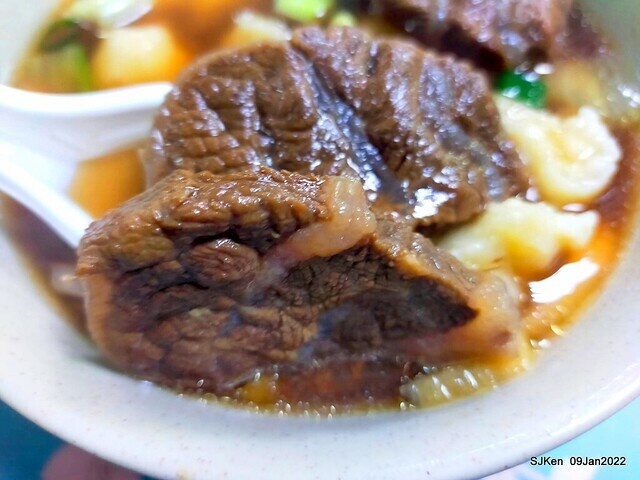 「萬媽媽麵攤」 (Chinese Gnocchi & Luwei store), Taipei, Taiwan, Jan 9, 2022.