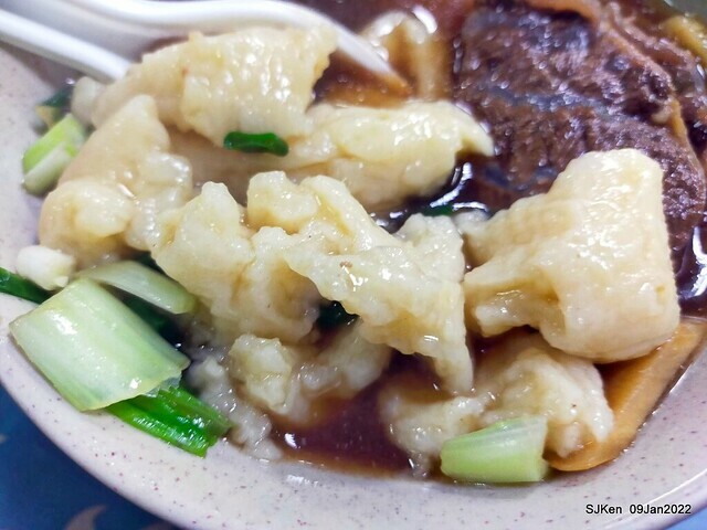 「萬媽媽麵攤」 (Chinese Gnocchi & Luwei store), Taipei, Taiwan, Jan 9, 2022.
