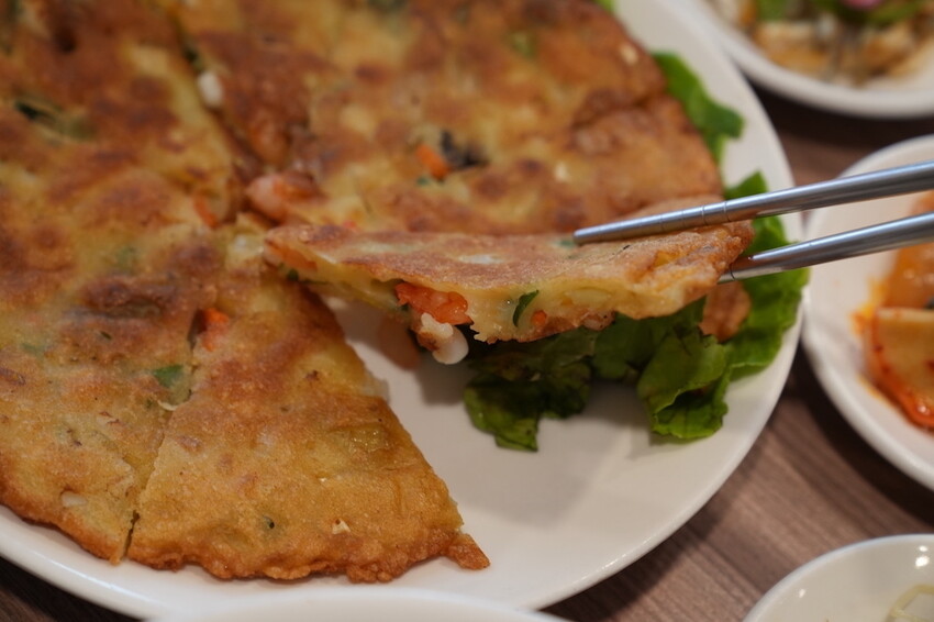 台北美食 Oh Mo 瑪嘻答韓式料理｜捷運中山國中站「高CP值韓式料理」　大份量「銅盤烤肉、炸醬麵、海鮮煎餅