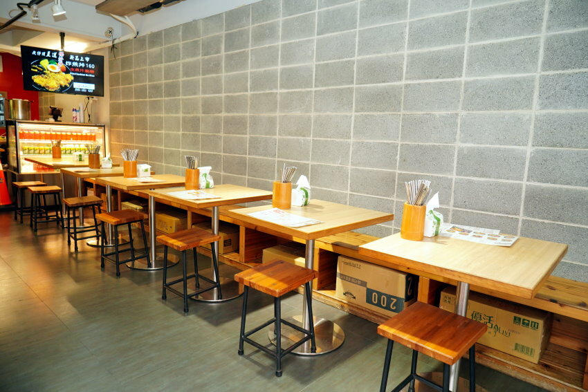 【台北東區】牛窩牛肉麵 老滷味.原汁、紅燒、麻辣湯頭都好吃!附湯品、飲料免費喝!