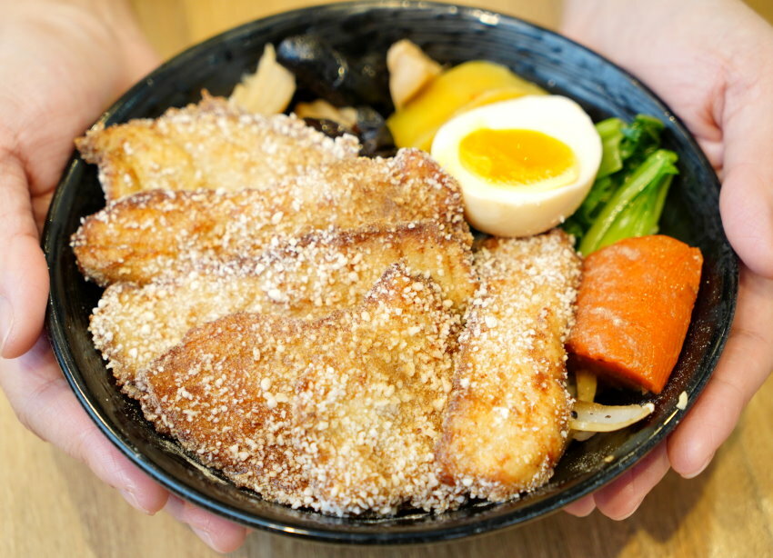 【台北東區】牛窩牛肉麵 老滷味.原汁、紅燒、麻辣湯頭都好吃!附湯品、飲料免費喝!