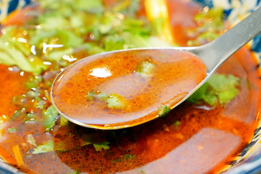 【台北東區】牛窩牛肉麵 老滷味.原汁、紅燒、麻辣湯頭都好吃!附湯品、飲料免費喝!