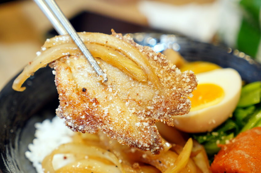 【台北東區】牛窩牛肉麵 老滷味.原汁、紅燒、麻辣湯頭都好吃!附湯品、飲料免費喝!