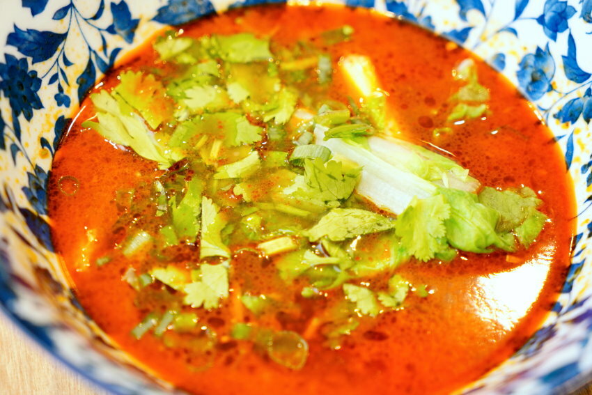 【台北東區】牛窩牛肉麵 老滷味.原汁、紅燒、麻辣湯頭都好吃!附湯品、飲料免費喝!