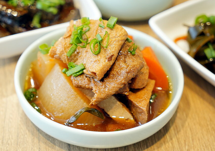 【台北東區】牛窩牛肉麵 老滷味.原汁、紅燒、麻辣湯頭都好吃!附湯品、飲料免費喝!