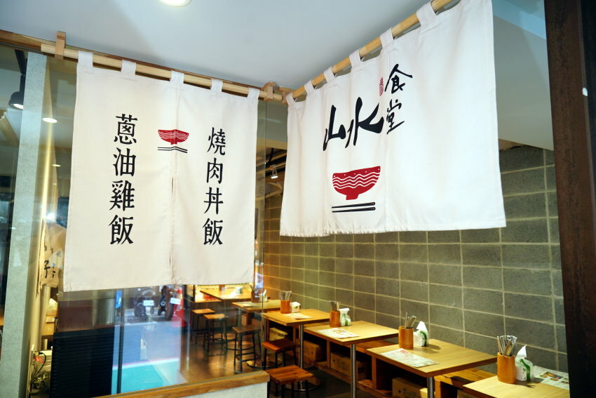 【台北東區】牛窩牛肉麵 老滷味.原汁、紅燒、麻辣湯頭都好吃!附湯品、飲料免費喝!