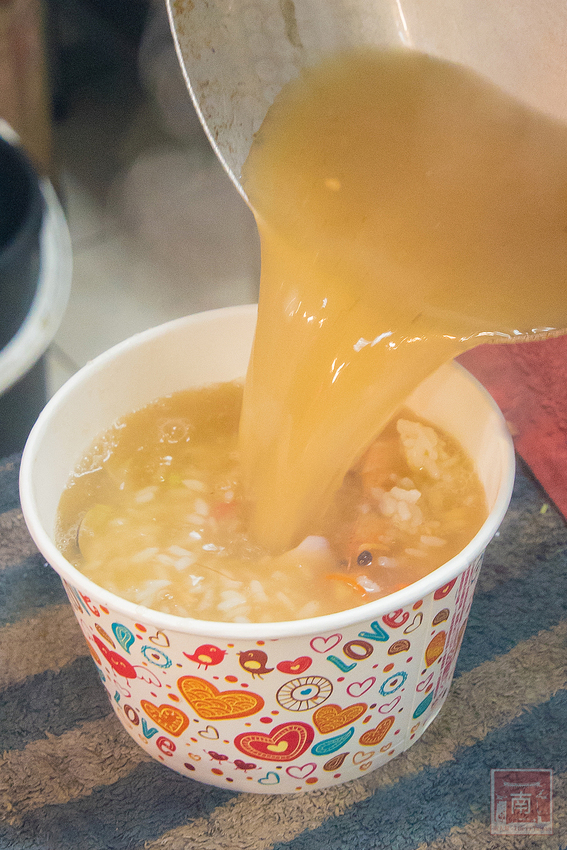 【臺南美食】虱目魚肚粥升級了｜沿海養殖吃益生菌長大的虱目魚｜台灣沿海螃蟹｜藥膳螃蟹粥｜虱目魚肚海鮮粥｜虱目魚皮海鮮麵~順慶海鮮麵 - 南人幫