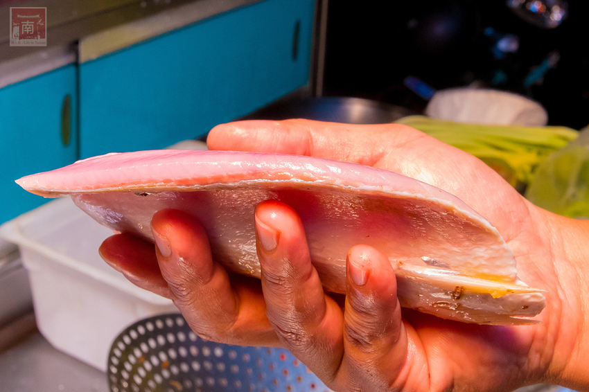 【臺南美食】虱目魚肚粥升級了｜沿海養殖吃益生菌長大的虱目魚｜台灣沿海螃蟹｜藥膳螃蟹粥｜虱目魚肚海鮮粥｜虱目魚皮海鮮麵~順慶海鮮麵 - 南人幫