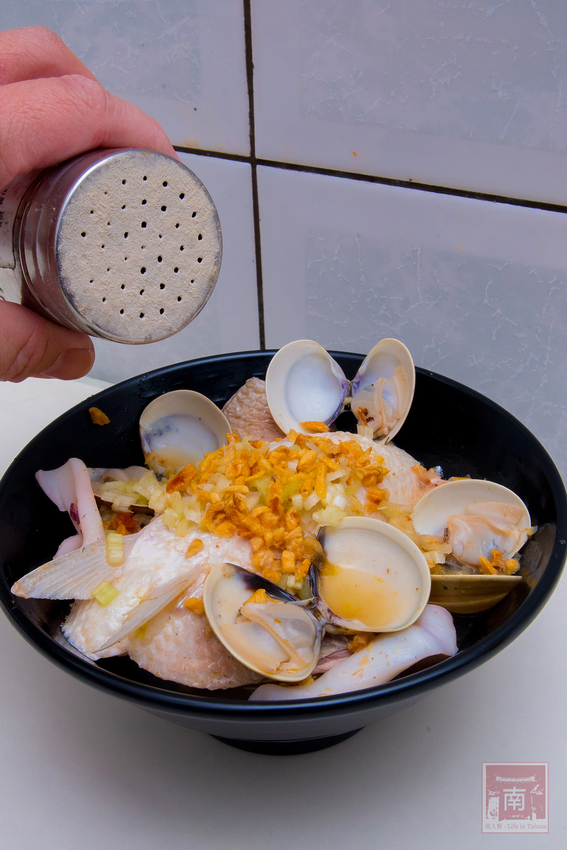 【臺南美食】虱目魚肚粥升級了｜沿海養殖吃益生菌長大的虱目魚｜台灣沿海螃蟹｜藥膳螃蟹粥｜虱目魚肚海鮮粥｜虱目魚皮海鮮麵~順慶海鮮麵 - 南人幫