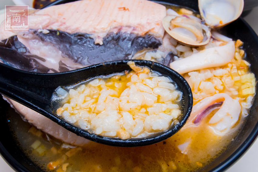 【臺南美食】虱目魚肚粥升級了｜沿海養殖吃益生菌長大的虱目魚｜台灣沿海螃蟹｜藥膳螃蟹粥｜虱目魚肚海鮮粥｜虱目魚皮海鮮麵~順慶海鮮麵 - 南人幫