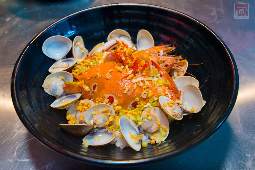 【臺南美食】虱目魚肚粥升級了｜沿海養殖吃益生菌長大的虱目魚｜台灣沿海螃蟹｜藥膳螃蟹粥｜虱目魚肚海鮮粥｜虱目魚皮海鮮麵~順慶海鮮麵 - 南人幫