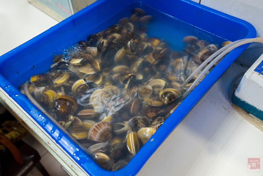 【臺南美食】虱目魚肚粥升級了｜沿海養殖吃益生菌長大的虱目魚｜台灣沿海螃蟹｜藥膳螃蟹粥｜虱目魚肚海鮮粥｜虱目魚皮海鮮麵~順慶海鮮麵 - 南人幫