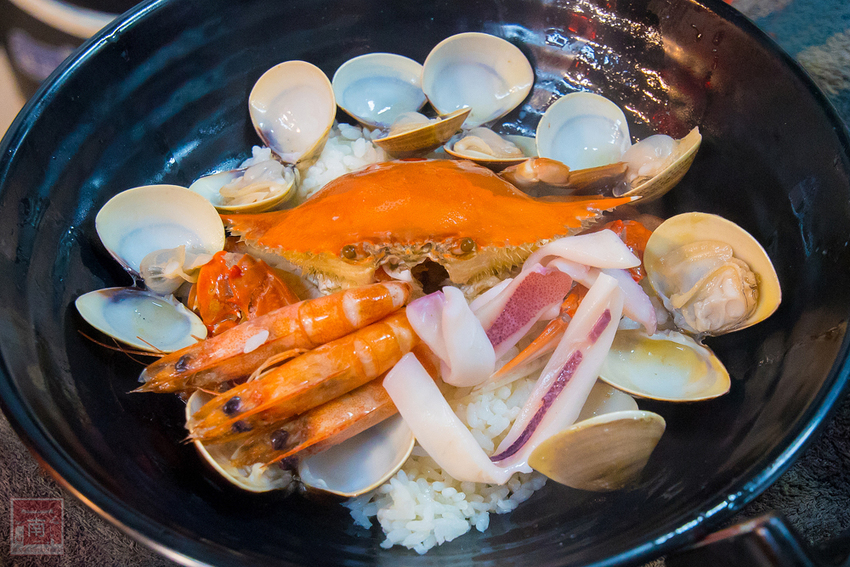 【臺南美食】虱目魚肚粥升級了｜沿海養殖吃益生菌長大的虱目魚｜台灣沿海螃蟹｜藥膳螃蟹粥｜虱目魚肚海鮮粥｜虱目魚皮海鮮麵~順慶海鮮麵 - 南人幫