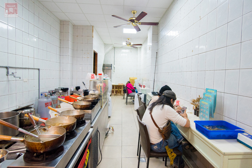 【臺南美食】虱目魚肚粥升級了｜沿海養殖吃益生菌長大的虱目魚｜台灣沿海螃蟹｜藥膳螃蟹粥｜虱目魚肚海鮮粥｜虱目魚皮海鮮麵~順慶海鮮麵 - 南人幫