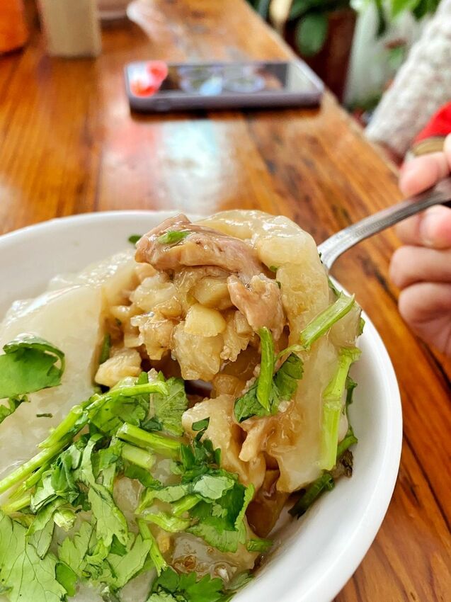 [南投水里] 70年老店 謝家肉圓｜南投必吃美食！銅板價超彿心｜超大顆純手工貢丸湯竟然只要10元！內附菜單