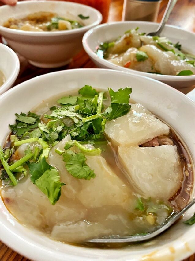 [南投水里] 70年老店 謝家肉圓｜南投必吃美食！銅板價超彿心｜超大顆純手工貢丸湯竟然只要10元！內附菜單