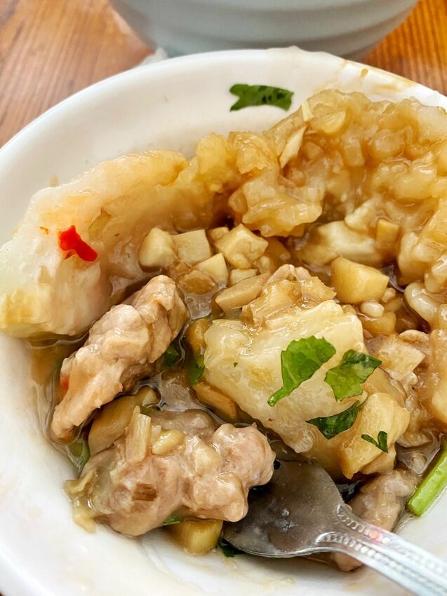 [南投水里] 70年老店 謝家肉圓｜南投必吃美食！銅板價超彿心｜超大顆純手工貢丸湯竟然只要10元！內附菜單