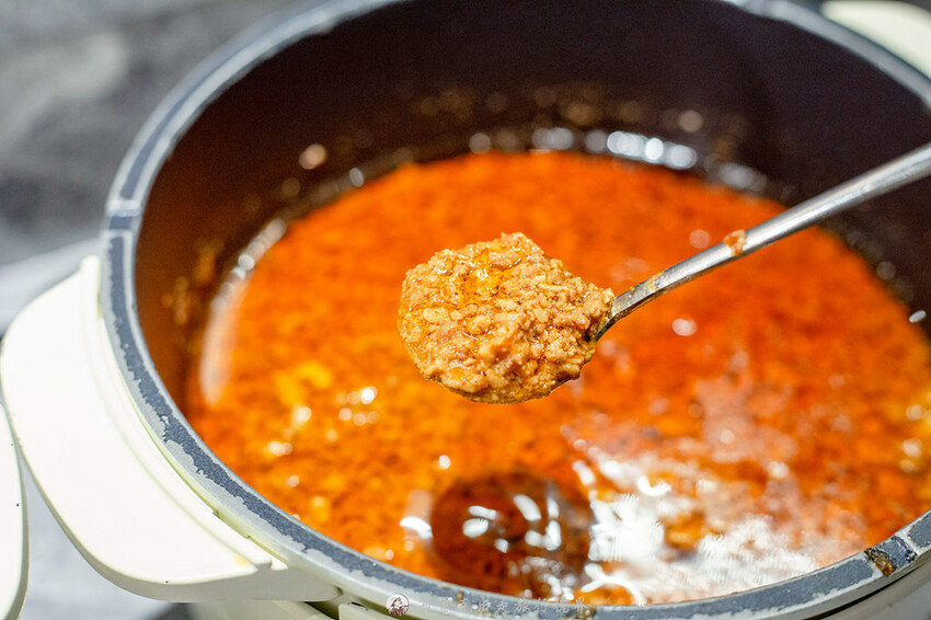 不到千元就有六款和牛吃到飽的麻辣火鍋竟然還有超好吃的大骨｜布雷克出走旅行視界