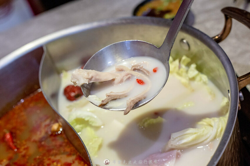 不到千元就有六款和牛吃到飽的麻辣火鍋竟然還有超好吃的大骨｜布雷克出走旅行視界