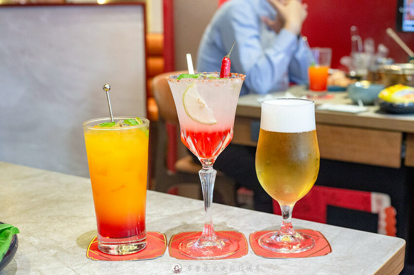 不到千元就有六款和牛吃到飽的麻辣火鍋竟然還有超好吃的大骨｜布雷克出走旅行視界