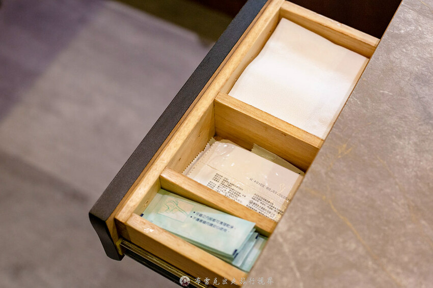 不到千元就有六款和牛吃到飽的麻辣火鍋竟然還有超好吃的大骨｜布雷克出走旅行視界