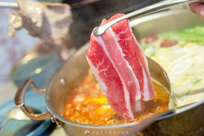 不到千元就有六款和牛吃到飽的麻辣火鍋竟然還有超好吃的大骨｜布雷克出走旅行視界