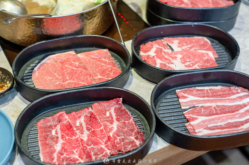 不到千元就有六款和牛吃到飽的麻辣火鍋竟然還有超好吃的大骨｜布雷克出走旅行視界