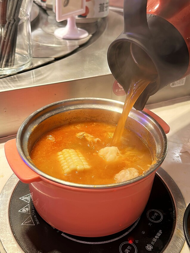 [台中北區] 花漾轉轉鍋｜韓式泡菜鍋｜湯頭入味、泡菜超多！愛吃牛必點犇牛三疊｜3種不同口感的牛肉一次到位｜內附最新菜單 - 萍姐愛分享