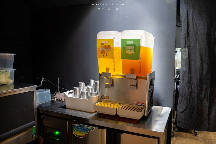 台北木柵花漾夯夯鍋政大店～台中一中爆紅的花漾轉轉鍋在台北木柵開分店了！飲料吧、野菜吧、泡麵吧、鍋物吃到飽，政