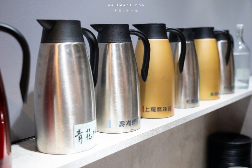 台北木柵花漾夯夯鍋政大店～台中一中爆紅的花漾轉轉鍋在台北木柵開分店了！飲料吧、野菜吧、泡麵吧、鍋物吃到飽，政