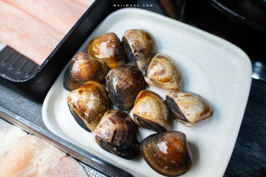 台北木柵花漾夯夯鍋政大店～台中一中爆紅的花漾轉轉鍋在台北木柵開分店了！飲料吧、野菜吧、泡麵吧、鍋物吃到飽，政