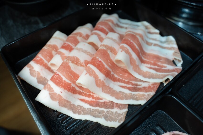 台北木柵花漾夯夯鍋政大店～台中一中爆紅的花漾轉轉鍋在台北木柵開分店了！飲料吧、野菜吧、泡麵吧、鍋物吃到飽，政