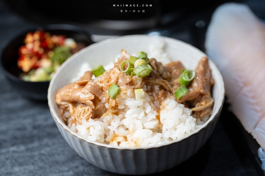 台北木柵花漾夯夯鍋政大店～台中一中爆紅的花漾轉轉鍋在台北木柵開分店了！飲料吧、野菜吧、泡麵吧、鍋物吃到飽，政