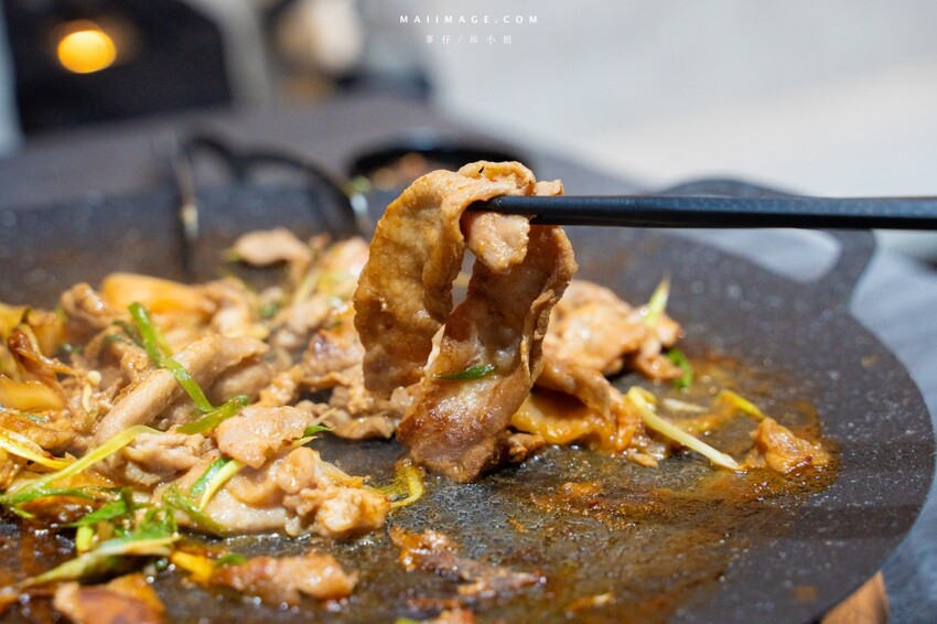 台北木柵花漾夯夯鍋政大店～台中一中爆紅的花漾轉轉鍋在台北木柵開分店了！飲料吧、野菜吧、泡麵吧、鍋物吃到飽，政