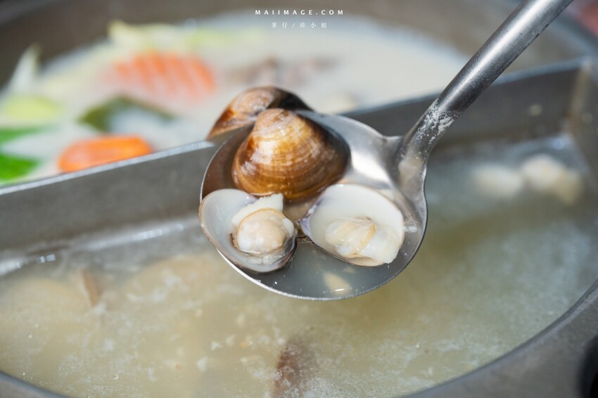 台北木柵花漾夯夯鍋政大店～台中一中爆紅的花漾轉轉鍋在台北木柵開分店了！飲料吧、野菜吧、泡麵吧、鍋物吃到飽，政