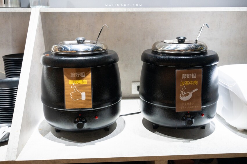 台北木柵花漾夯夯鍋政大店～台中一中爆紅的花漾轉轉鍋在台北木柵開分店了！飲料吧、野菜吧、泡麵吧、鍋物吃到飽，政