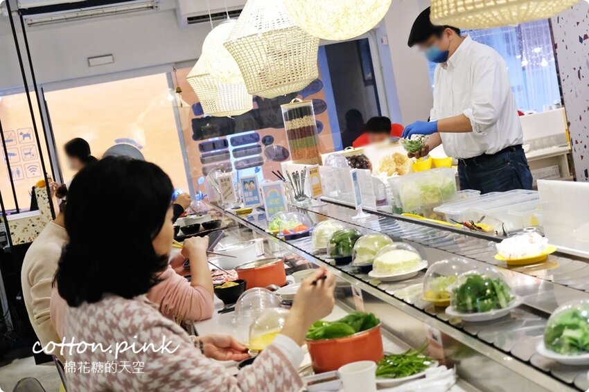 台中火鍋吃到飽這家最特別！一中花漾轉轉鍋迴轉火鍋吃到飽菜單升級～最低一人只要199元 - 棉花糖的天空