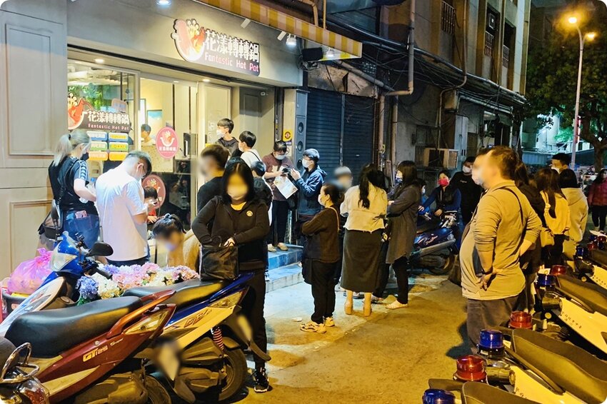 台中火鍋吃到飽這家最特別！一中花漾轉轉鍋迴轉火鍋吃到飽菜單升級～最低一人只要199元 - 棉花糖的天空