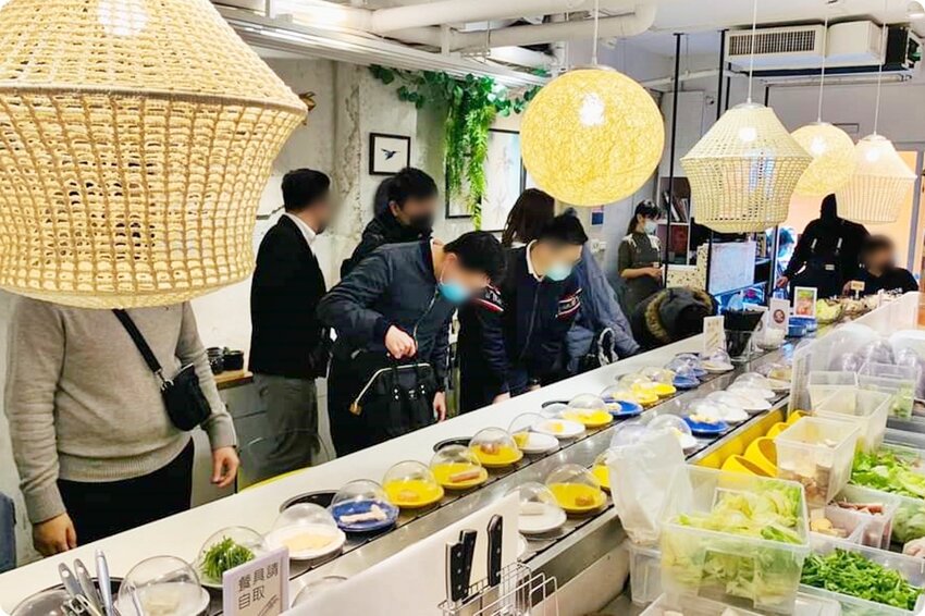 台中火鍋吃到飽這家最特別！一中花漾轉轉鍋迴轉火鍋吃到飽菜單升級～最低一人只要199元 - 棉花糖的天空