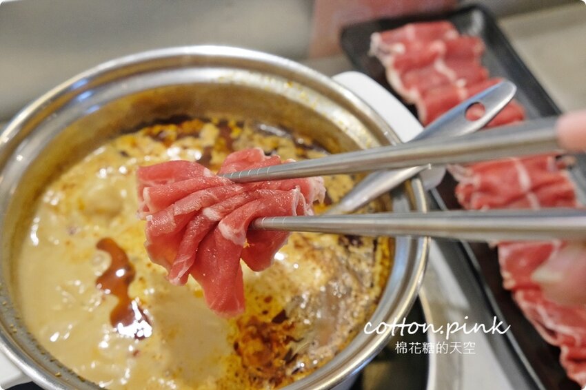 台中火鍋吃到飽這家最特別！一中花漾轉轉鍋迴轉火鍋吃到飽菜單升級～最低一人只要199元 - 棉花糖的天空