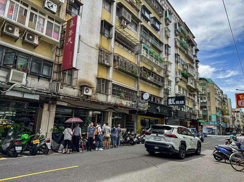 台北牛肉麵推薦!傳說級老宋記真善美牛肉麵140元開吃,必搭滷味小菜。