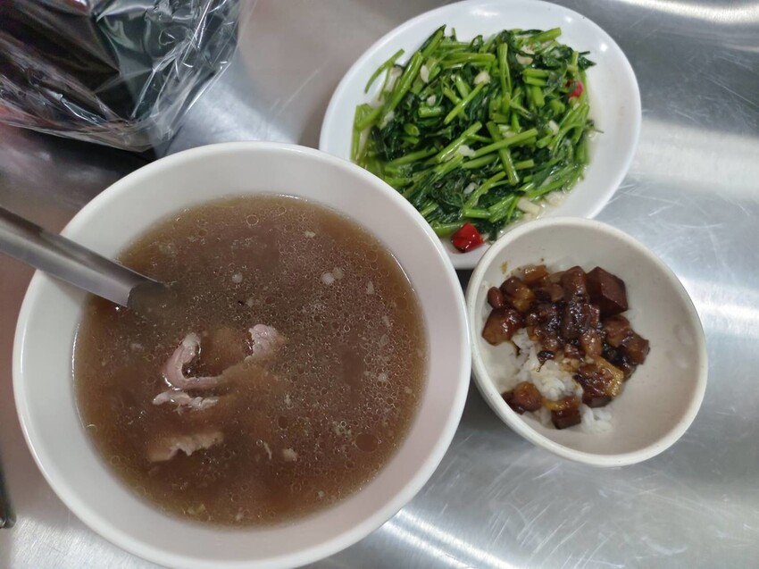 【台南.善化】合化牛肉。超美味超鮮嫩溫體牛肉湯+消費滿$100香醇可口中藥香氣滷肉飯吃到飽