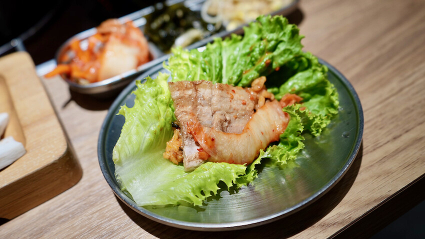 [新莊] 燒桶子韓式烤肉｜宏匯廣場美食推薦「平價韓式烤肉」小菜冰棒吃到飽！