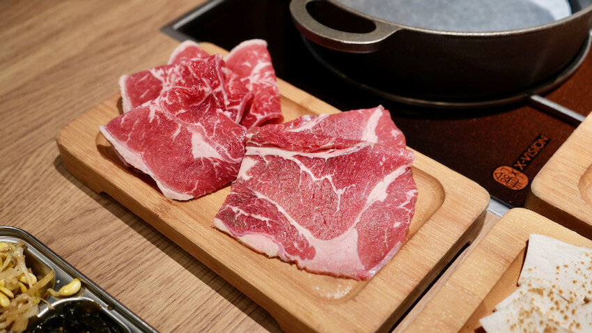 [新莊] 燒桶子韓式烤肉｜宏匯廣場美食推薦「平價韓式烤肉」小菜冰棒吃到飽！