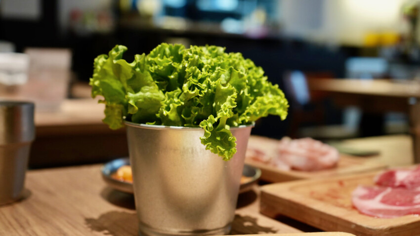 [新莊] 燒桶子韓式烤肉｜宏匯廣場美食推薦「平價韓式烤肉」小菜冰棒吃到飽！